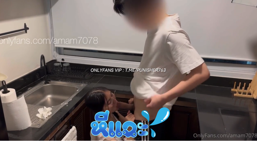 โอลี่แฟน คลิปหลุด amam น้องแอมแอม จับควยโม๊คคาห้องครัวกับชุดแม่บ้านยั่วๆ ก่อนโดนเย็ด่าหมา
